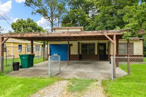 2103 11th Ave, La Marque, TX, 77568-5701 | Card Image