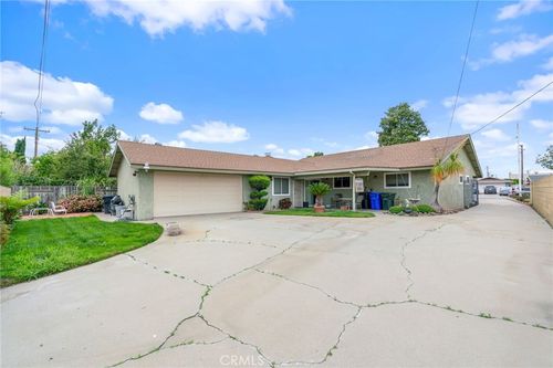 17655 Vine Ct, Fontana, CA, 92335-3768 | Card Image