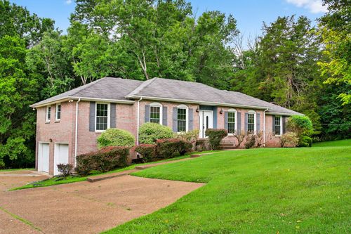 121 Caldwell Dr, Hendersonville, TN, 37075-2045 | Card Image