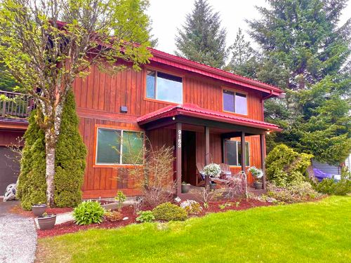 9163 Parkwood Dr, Juneau, AK, 99801-9636 | Card Image