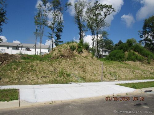 92 Warm Earth Rd, Naugatuck, CT, 06770-3532 | Card Image