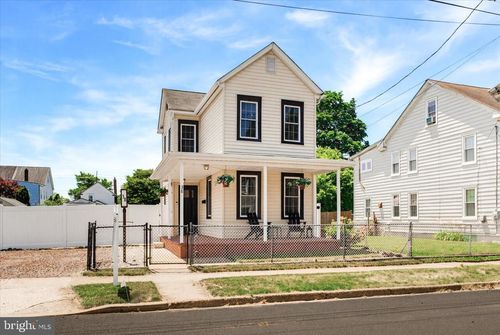 38 E 2nd St, Florence, NJ, 08518-1402 | Card Image