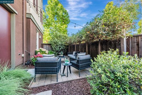 467 Mitchell Ave, Alameda, CA, 94501-7852 | Card Image