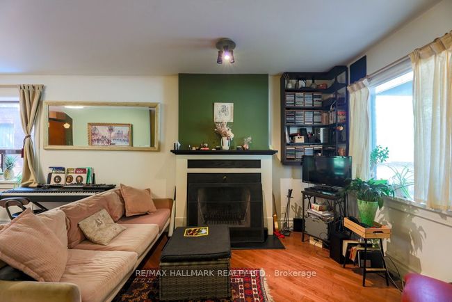 219 Kingston Rd, House attached with 3 bedrooms, 2 bathrooms and 2 parking in Toronto ON | Image 4