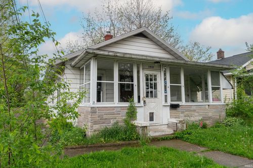 1912 Kendall St, South Bend, IN, 46613-1922 | Card Image