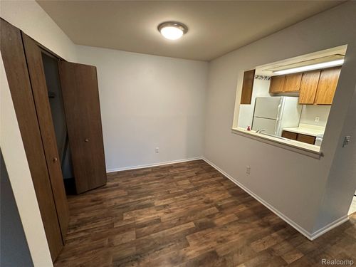 h-1459 E Chateau Vert St, Ypsilanti, MI, 48197-1293 | Card Image