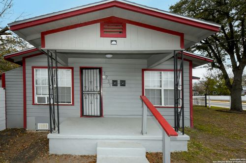 1731 E Carson St, San Antonio, TX, 78208-1616 | Card Image