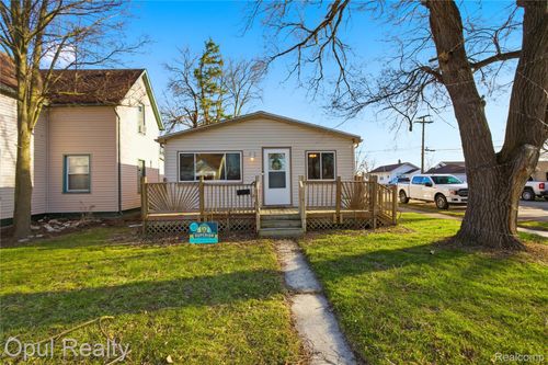 11571 Grant St, Riverview, MI, 48193-4237 | Card Image