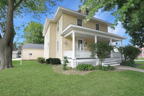 400 W 3rd St, Sumner, IA, 50674-1320 | Card Image
