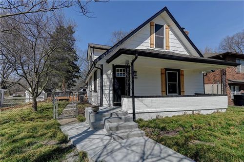 1020 S Mccoy St, Independence, MO, 64050-4317 | Card Image