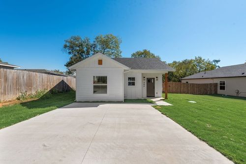 202 Pine St, Bonham, TX, 75418-4444 | Card Image