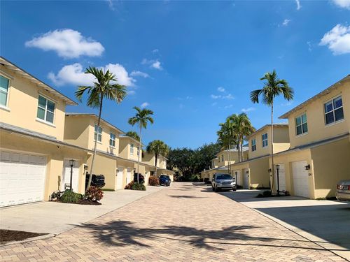 826 Se 4th Ct, Deerfield Beach, FL, 33441-4889 | Card Image