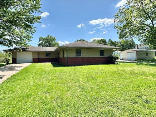 609 E Rose Ln, Butler, MO, 64730-1732 | Card Image