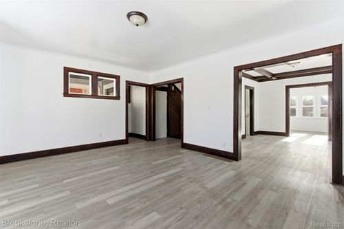 330 Westminster St, Detroit, MI, 48202-1661 | Card Image