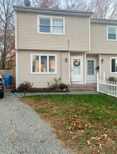 18 Hunniford St, Manchester, CT, 06040-4256 | Card Image