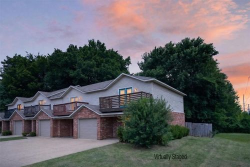 820 Peachtree Drive, Fayetteville, AR, 72703 | Card Image
