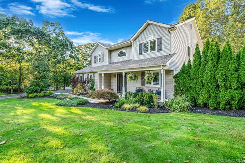 337 Peconic Ave, Medford, NY, 11763-3550 | Card Image