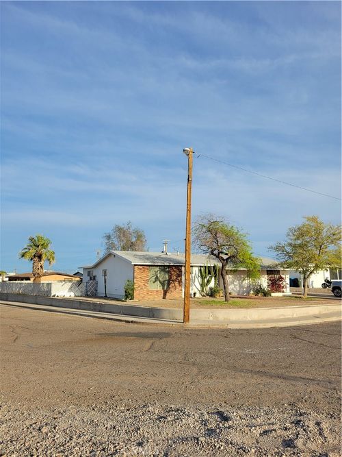 2012 Parkway St, Needles, CA, 92363-3044 | Card Image