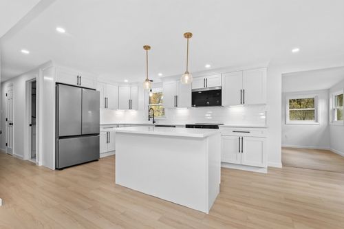 17 Susan Ln, Bellingham, MA, 02019-1857 | Card Image