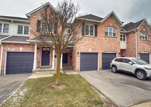 30a-81 Northern Heights Dr, Richmond Hill, ON, L4B4C9 | Card Image