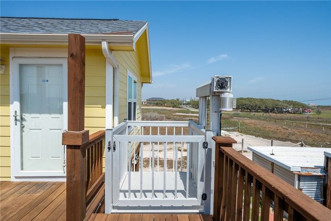 326 E 10 Th St, House other with 1 bedrooms, 2 bathrooms and null parking in Rockport TX | Image 8