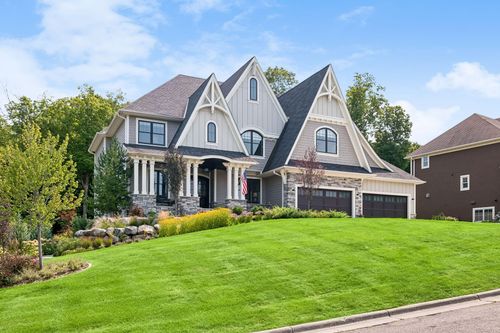 7400 Dogwood Rd, Chanhassen, MN, 55331-7607 | Card Image