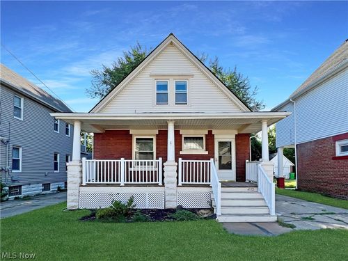4001 E 54th St, Newburgh Heights, OH, 44105-4852 | Card Image