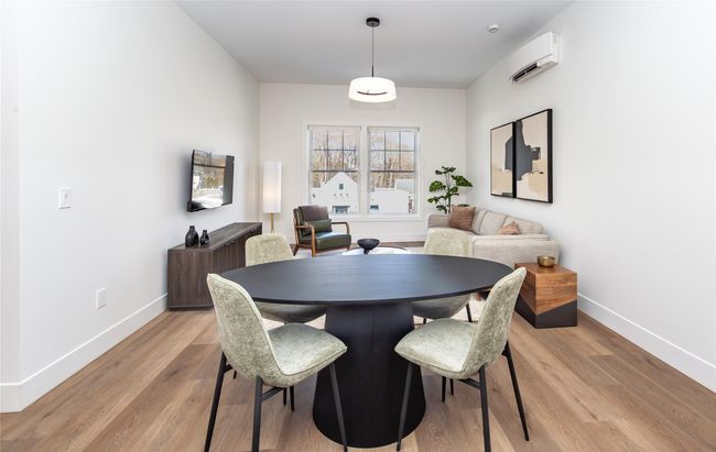 Open flow between the kitchen, dining area and living room. | Image 18