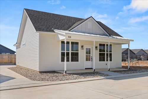 unit-108-802 S Creek St, Fredericksburg, TX, 78624-4888 | Card Image