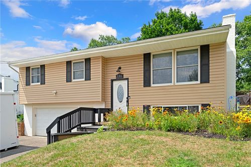 236 Greenwood Dr, Cranberry Township, PA, 16066-4920 | Card Image