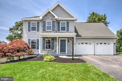 30 Burberry Ln, MOUNT WOLF, PA, 17347-9590 | Card Image
