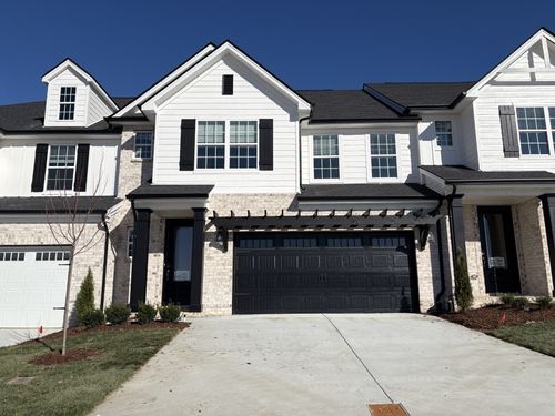 225 Glencrest Dr, Hendersonville, TN, 37075-4925 | Card Image