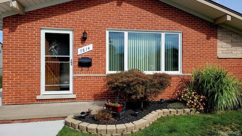 7814 Terri Dr, Westland, MI, 48185-1478 | Card Image