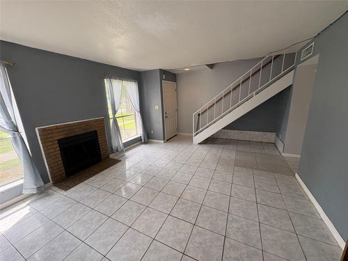 apt-24-17230 Imperial Valley Dr, Houston, TX, 77060-1554 | Card Image