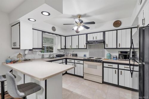 1051 South Rd, Wurtsboro, NY, 12790-7420 | Card Image