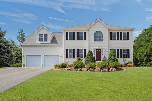 30 Willow Creek Dr, Attleboro, MA, 02703-8220 | Card Image