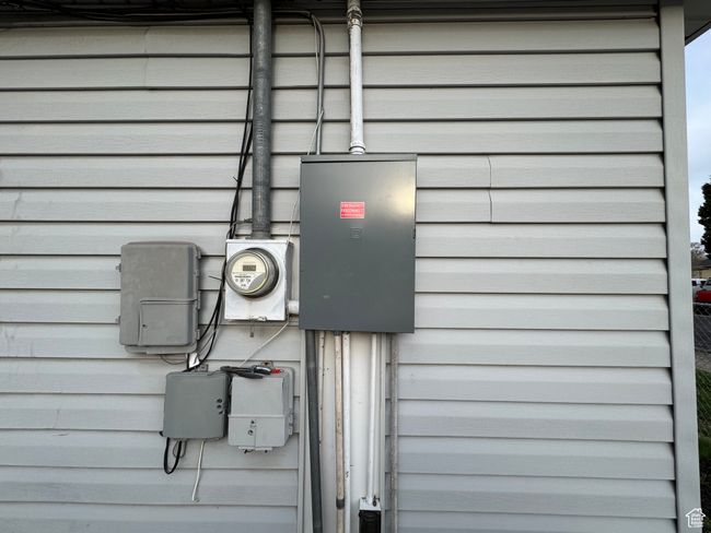 Details featuring electric meter | Image 15