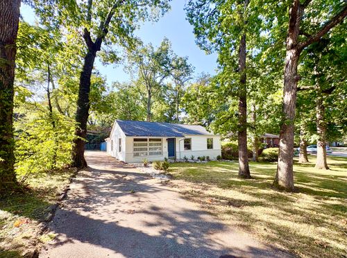 922 Ridgeway Ave, Signal Mountain, TN, 37377-3066 | Card Image