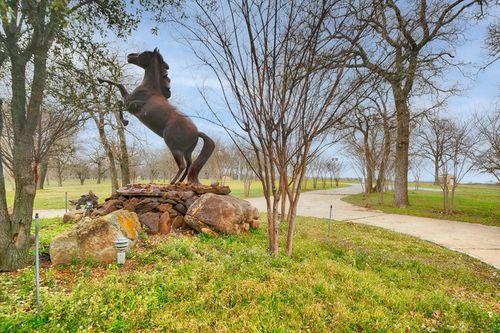 10827 Saint John Rd, Pilot Point, TX, 76258-6635 | Card Image