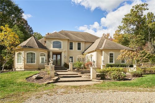 3660 Golf Course Dr, Norton, OH, 44203-5485 | Card Image