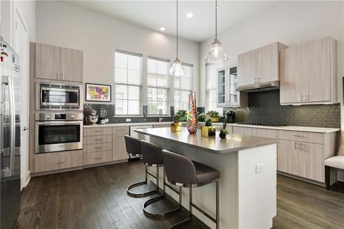 5-1305 Town Creek Dr, Austin, TX, 78741-1505 | Card Image
