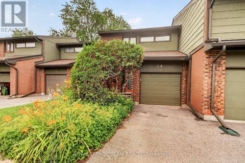 9-18 Chisholm Court, Ottawa, ON, K2K1E2 | Card Image