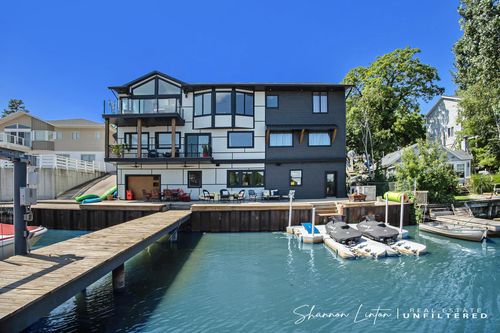 204 Lake St, Fruitport, MI, 49415-8742 | Card Image