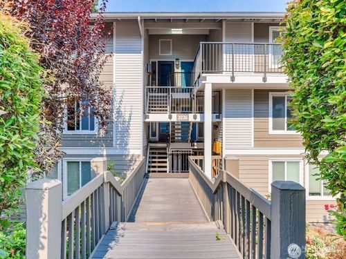 4-3236 80th Ave Se, Mercer Island, WA, 98040-2940 | Card Image