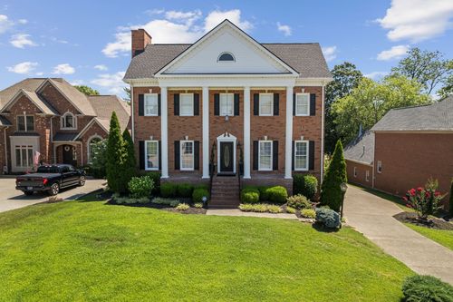 136 N Country Club Dr, Hendersonville, TN, 37075-2649 | Card Image