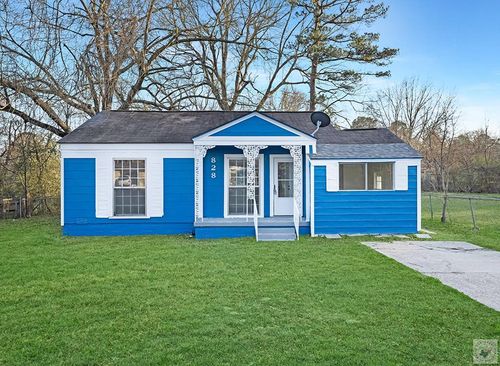 828 Burma Rd, Wake Village, TX, 75501-6122 | Card Image