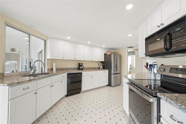 Kitchen | Image 12