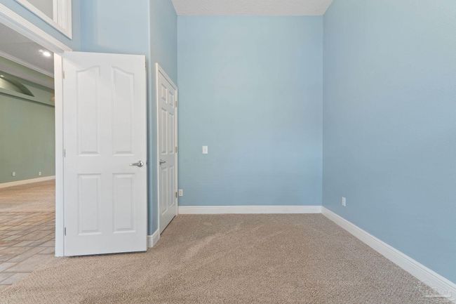 7008 Turnberry Cir, House other with 4 bedrooms, 2 bathrooms and 3 parking in Navarre FL | Image 9