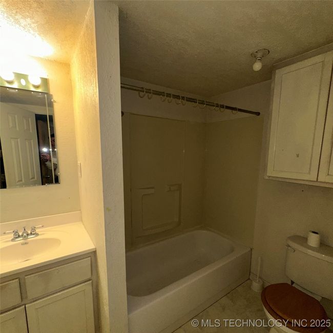 Bathroom 2 | Image 18