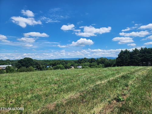 921 Carter Springs Dr, Maryville, TN, 37801-7698 | Card Image